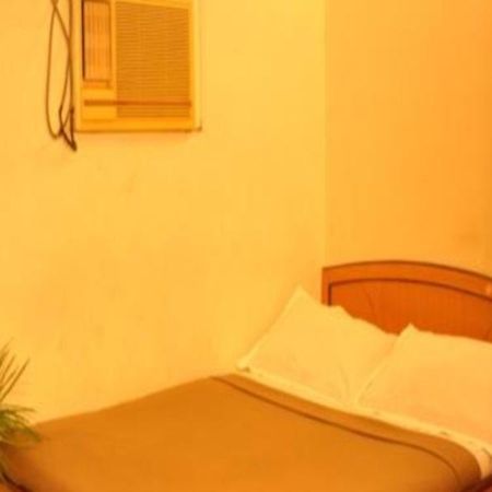 ホテルHira Palace ムンバイ エクステリア 写真